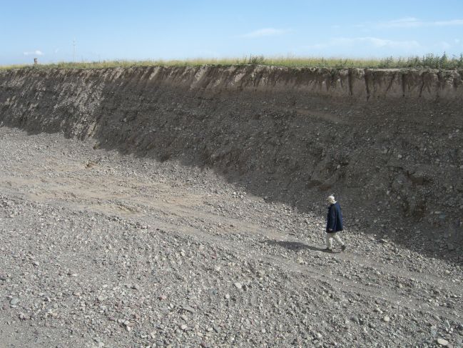  2006:09:08 04:29:54   Shaluie delta region Pit -- rounded fluvial gravels - photo 2.jpg